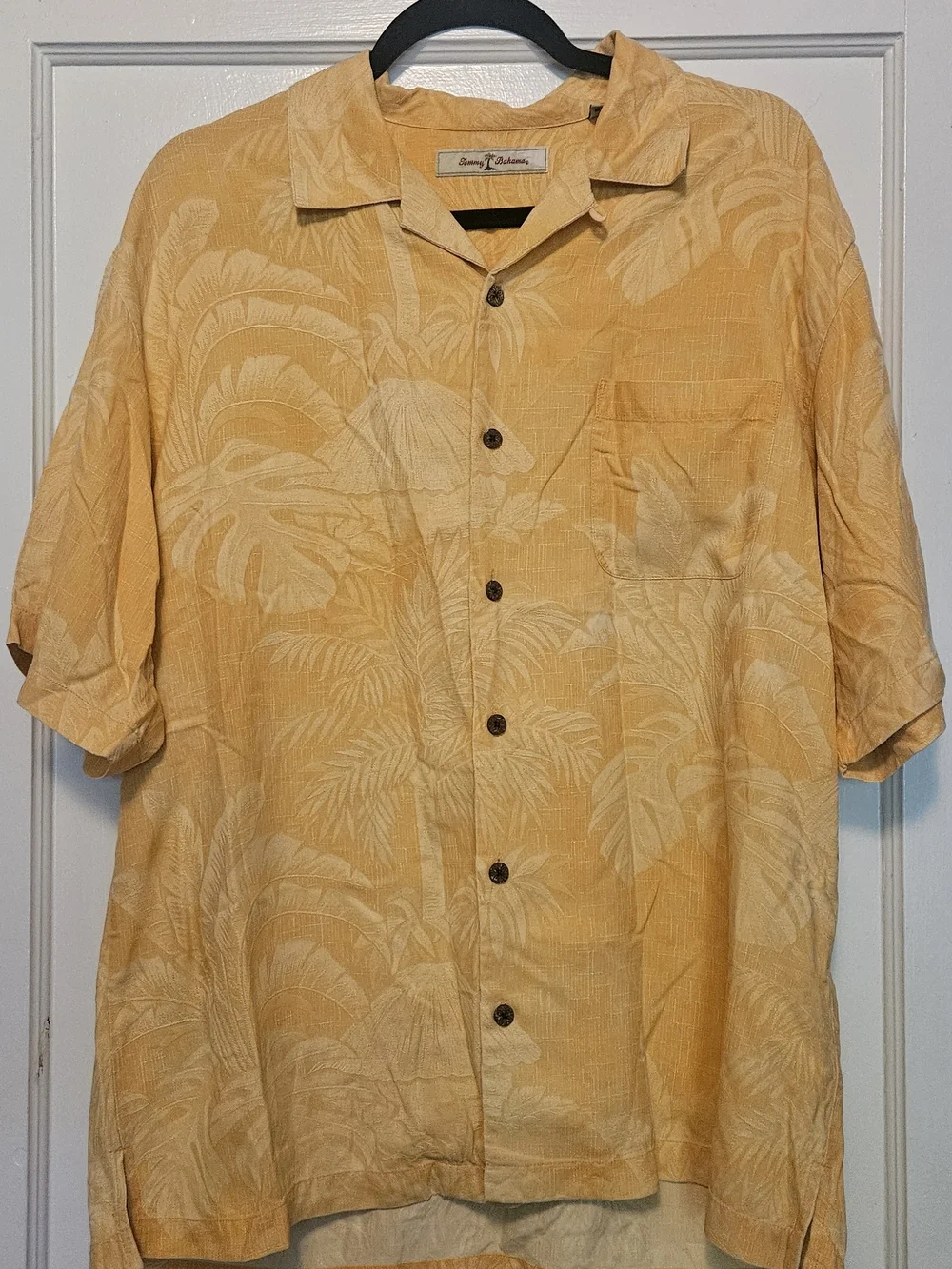 Tommy Bahama 100% Silk, Light Orange Tropical Button Down Shirt. - Picture 1 of 6